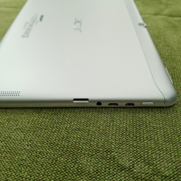 Acer Iconia Tab 10 Tablet Aluminum Body white NIB - Picture 7 of 16